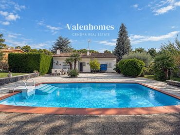 Casa con piscina en venta en Can Font - Ca n'Avellaneda