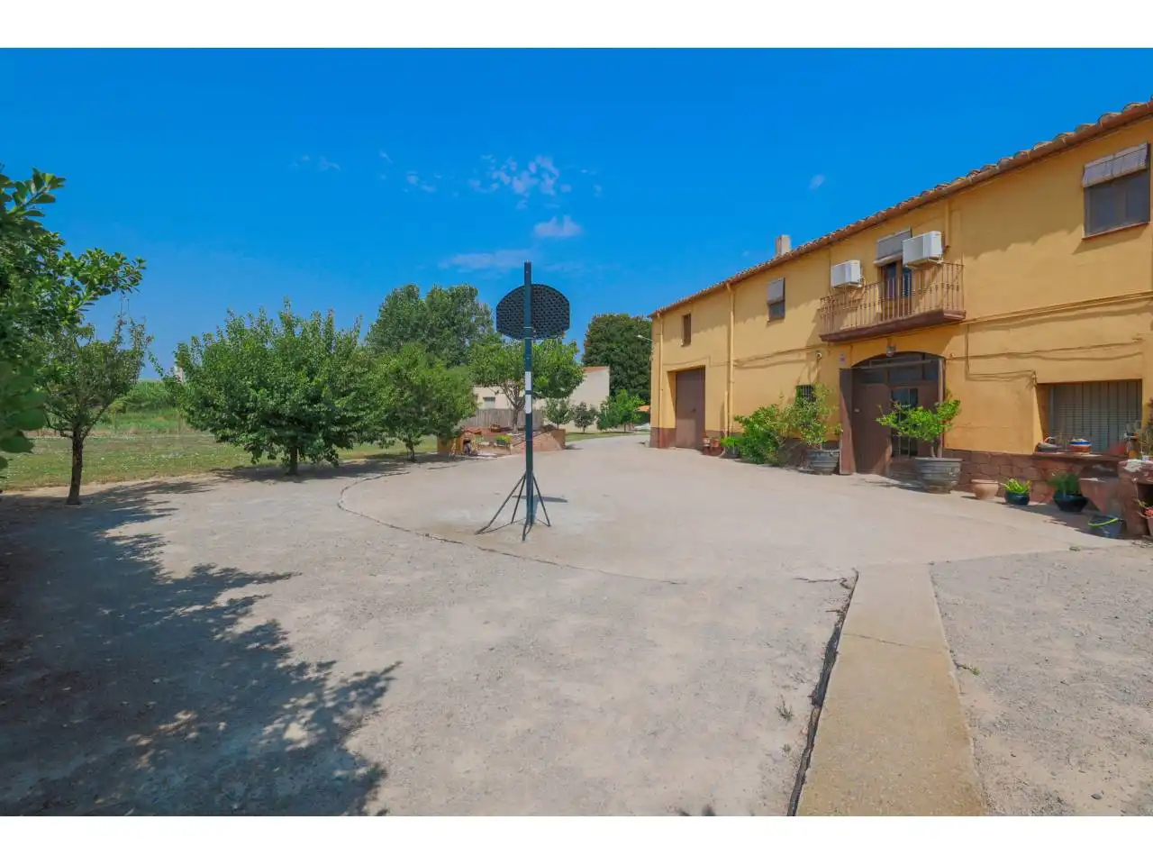 Exterior view of Country homes for sale in Verges  with Air Conditioner, Private garden and Terrace