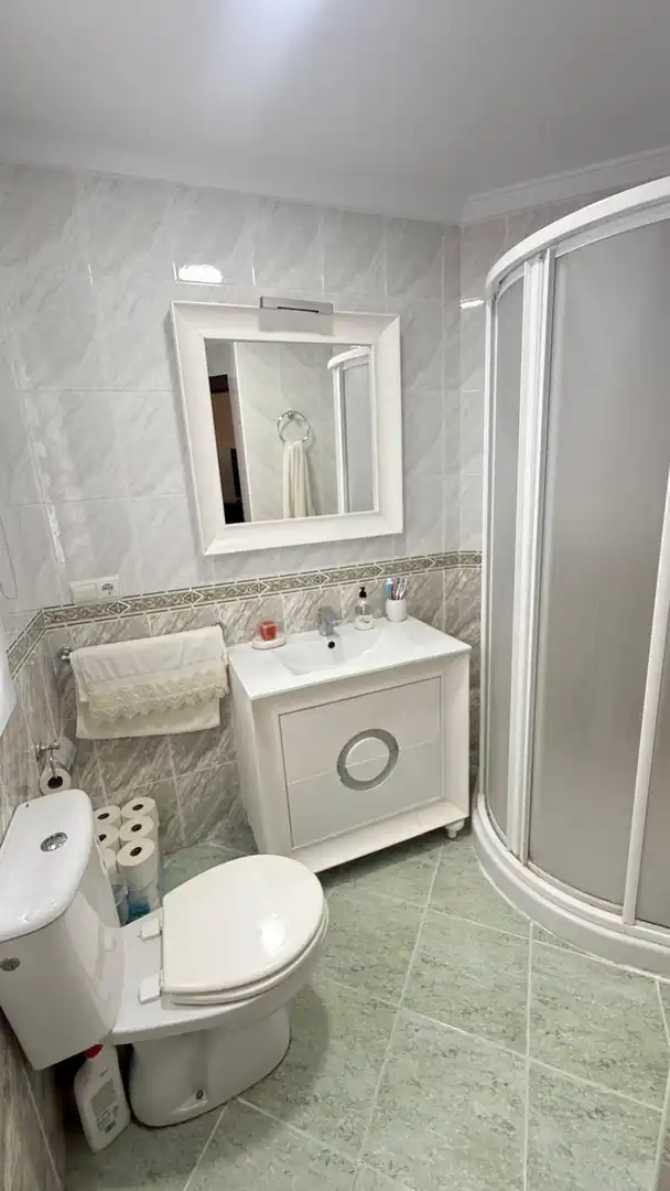 Badezimmer von Wohnung zum Verkauf in Adra mit Klimaanlage, Heizung und Abstellraum
