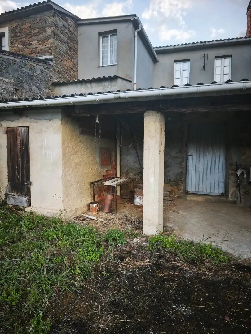 Casa aparellada amb jardí en venda a Lugar Outon