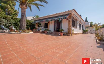 Vista exterior de Casa o xalet en venda en Torredembarra amb Jardí privat, Terrassa i Traster