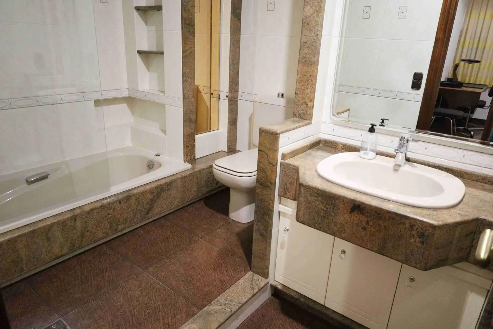 Baño de Piso en venta en Alcañiz con Aire acondicionado, Calefacción y Trastero