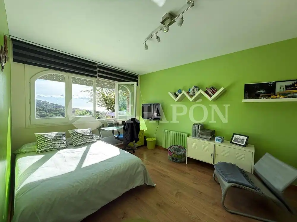 Bedroom of Houses for sale in Alella  with Heating, Private garden and Terrace