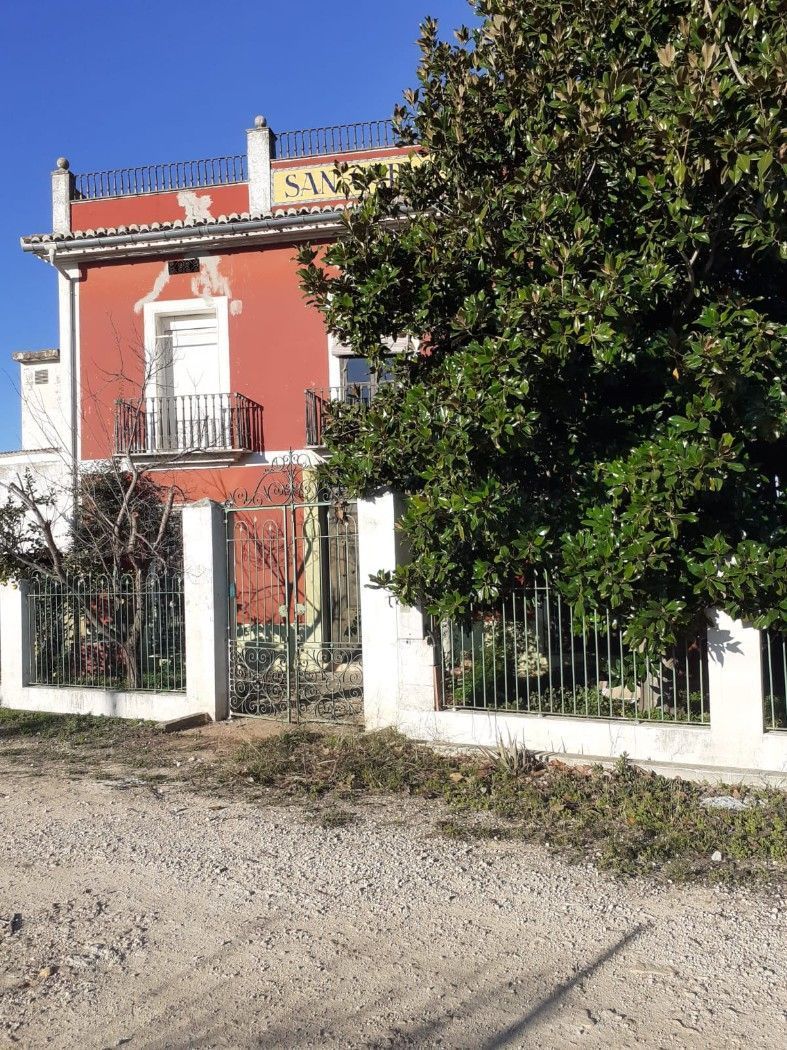 Vista exterior de Finca rústica en venda en La Pobla Llarga amb Piscina
