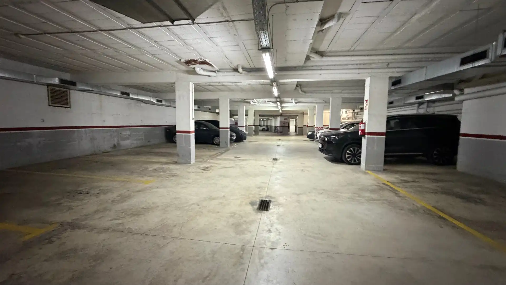 Parking de Casa adosada en venta en El Vendrell con Calefacción, Jardín privado y Terraza
