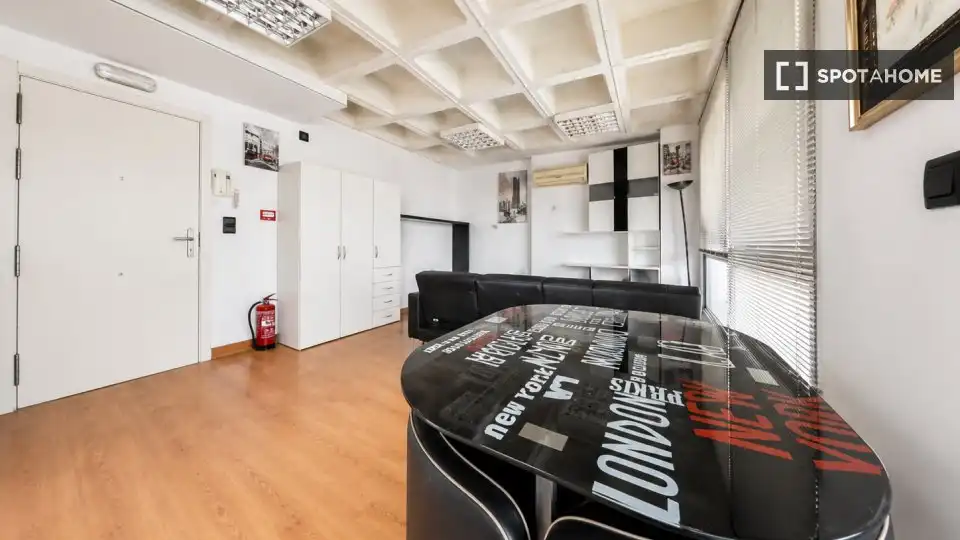 Estudio para compartir en Sevilla con Aire acondicionado, Terraza y Amueblado