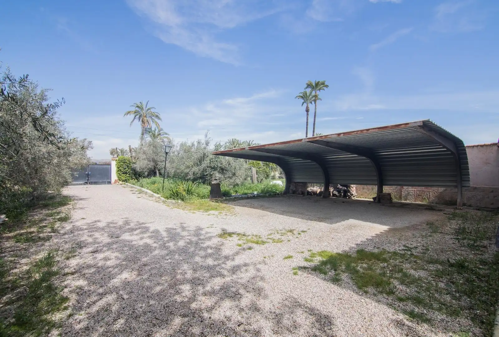 Aparcament de Casa adosada en venda en Elche / Elx amb Calefacció, Jardí privat i Terrassa