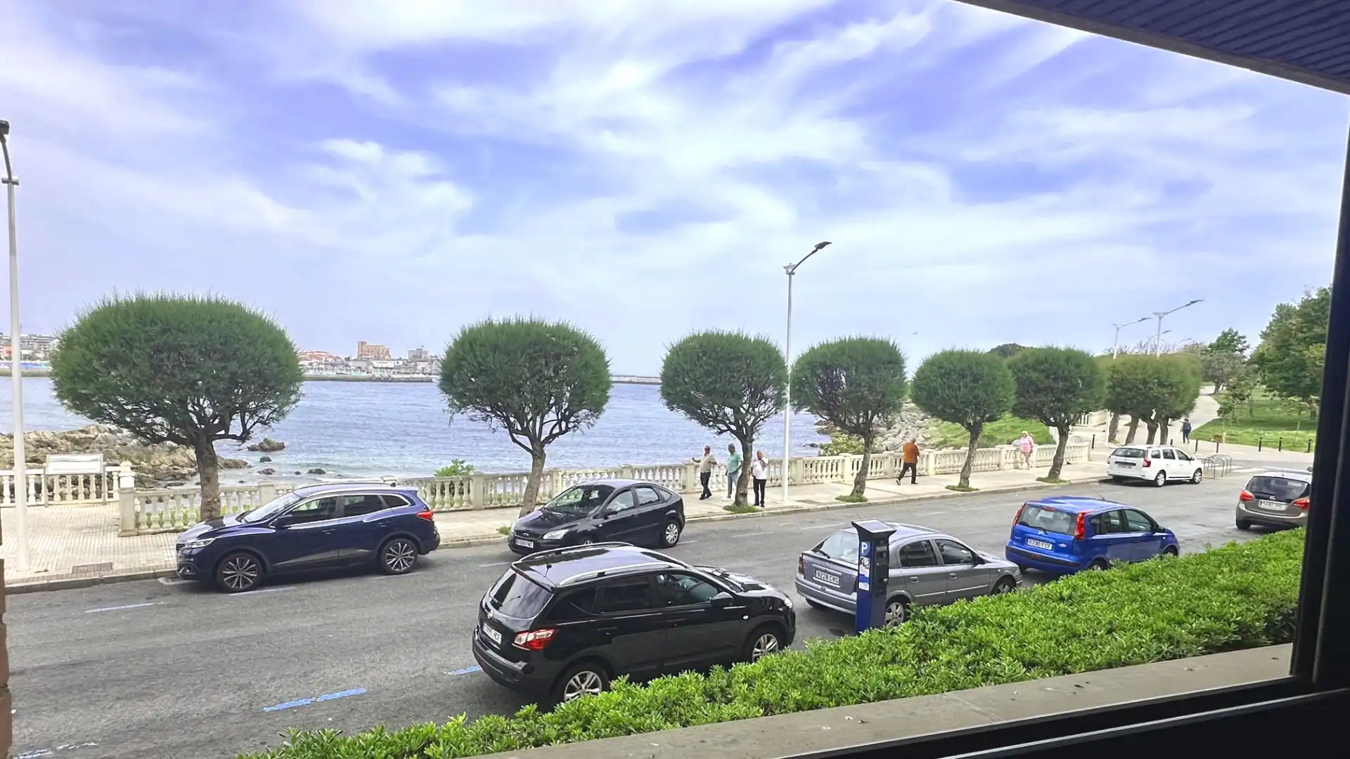 Vista exterior de Piso en venta en Castro-Urdiales con Calefacción, Trastero y Amueblado
