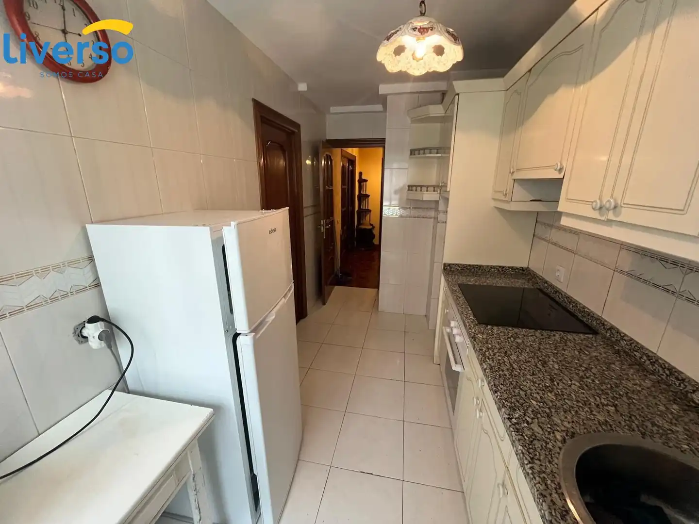 Room in Avenida DEL VENA, Reyes Católicos