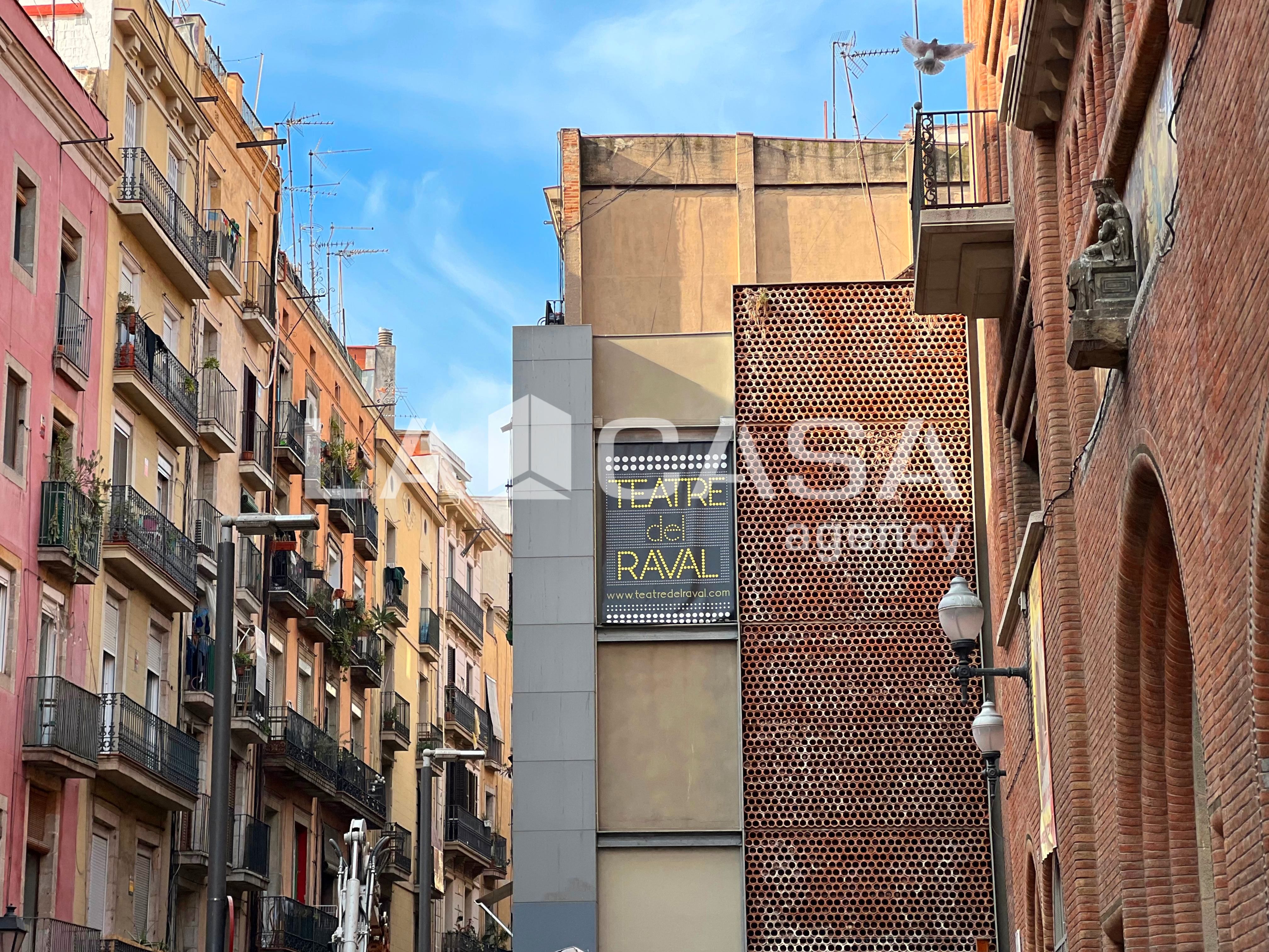 Exterior view of Industrial buildings for sale in  Barcelona Capital