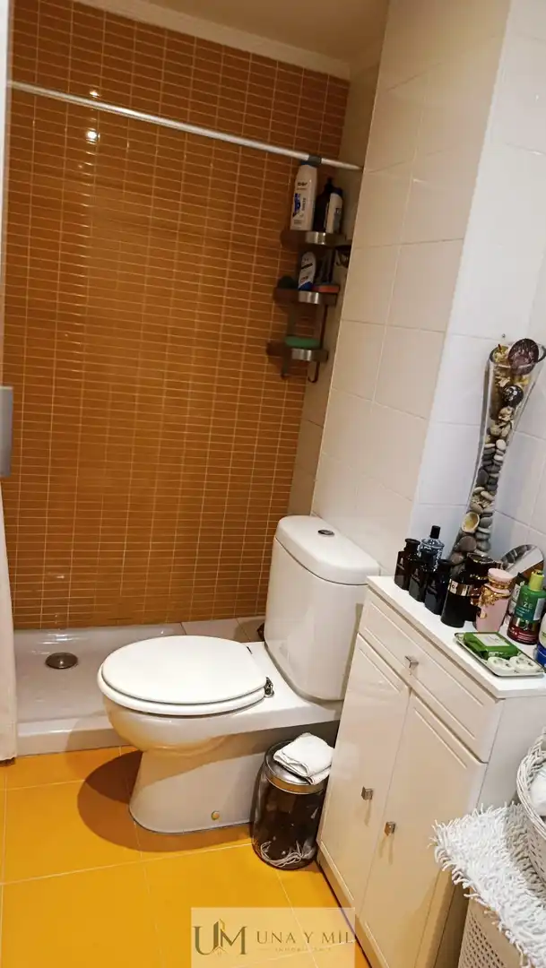 Bany de Apartament en venda en Calvarrasa de Abajo amb Calefacció, Terrassa i Piscina comunitària