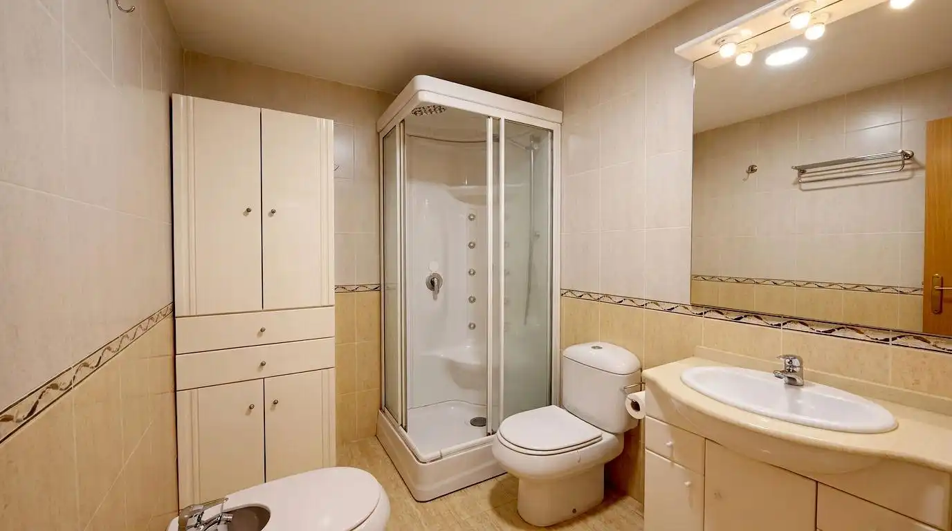 Baño de Apartamento en venta en Benalúa - Babel