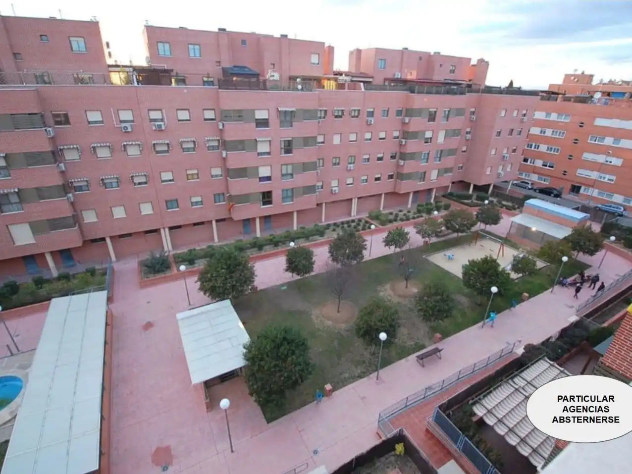 Vista exterior de Àtic en venda en Alcalá de Henares amb Aire condicionat, Calefacció i Parquet