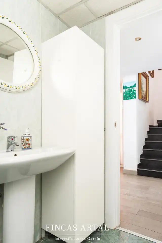 Bathroom of Houses for sale in Zaragoza  with Air Conditioner, Heating and Private garden