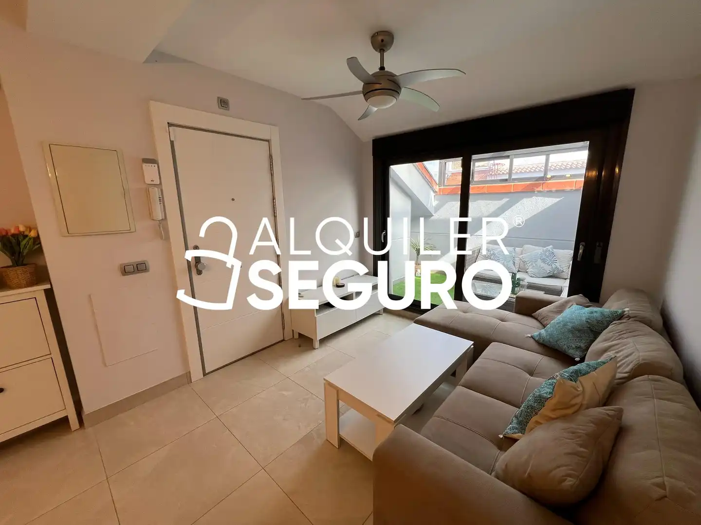 Sala d'estar de Àtic de lloguer en San Sebastián de los Reyes amb Aire condicionat, Calefacció i Terrassa