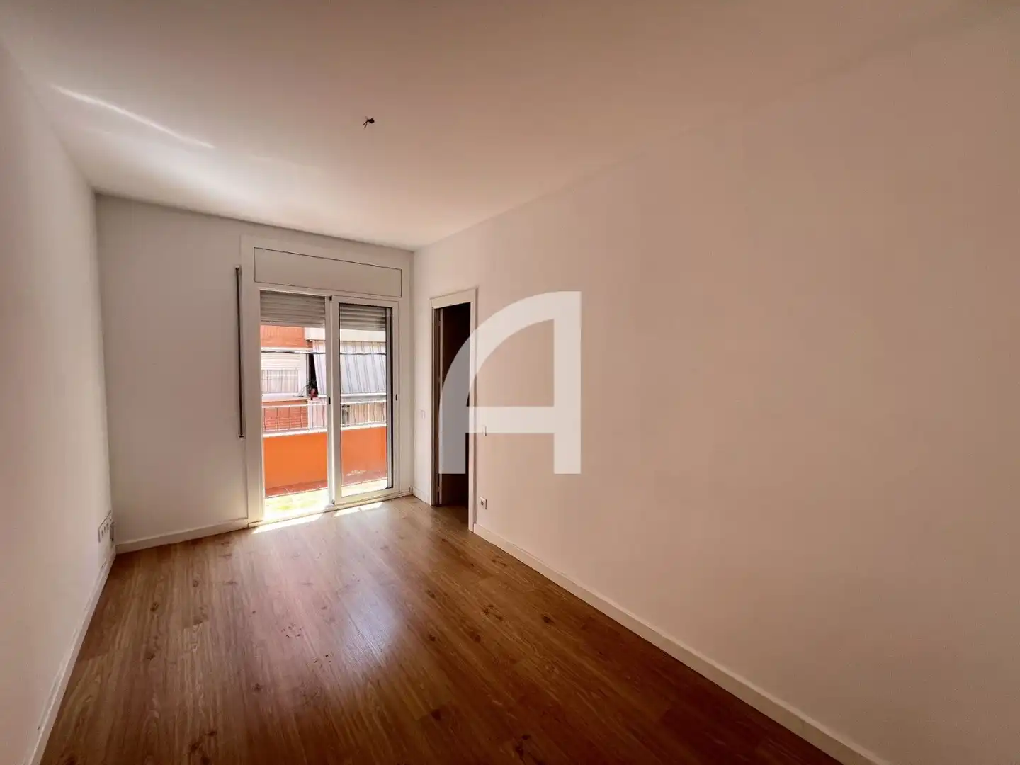 Dormitori de Àtic de lloguer en Barcelona amb Parquet, Terrassa i Balcó