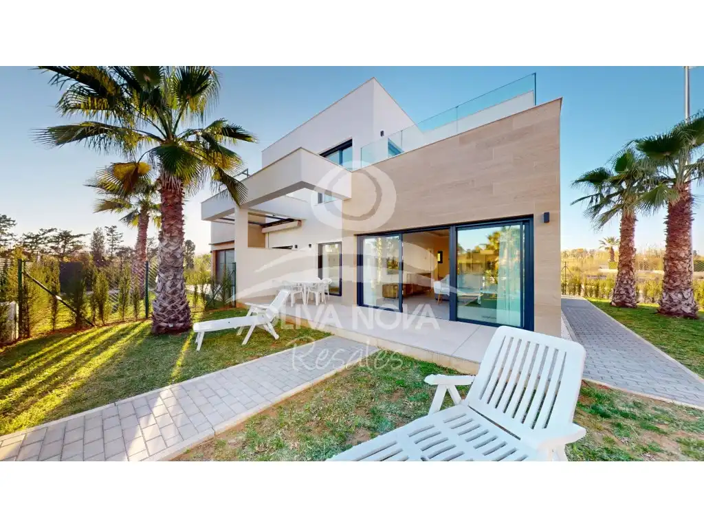 Detached homes for sale in Calle Degas, Oliva Nova