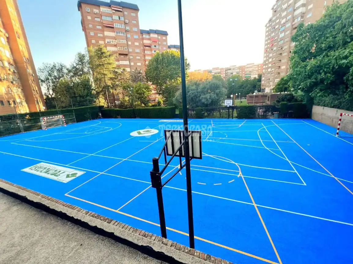 Parkplatz von Wohnung zum Verkauf in Madrid mit Heizung, Privatgarten und Schwimmbad