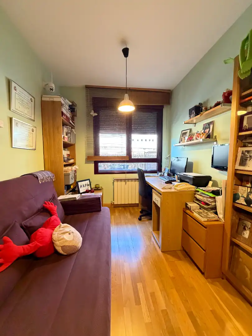 Schlafzimmer von Wohnung zum Verkauf in Plasencia mit Klimaanlage, Schwimmbad und Balkon