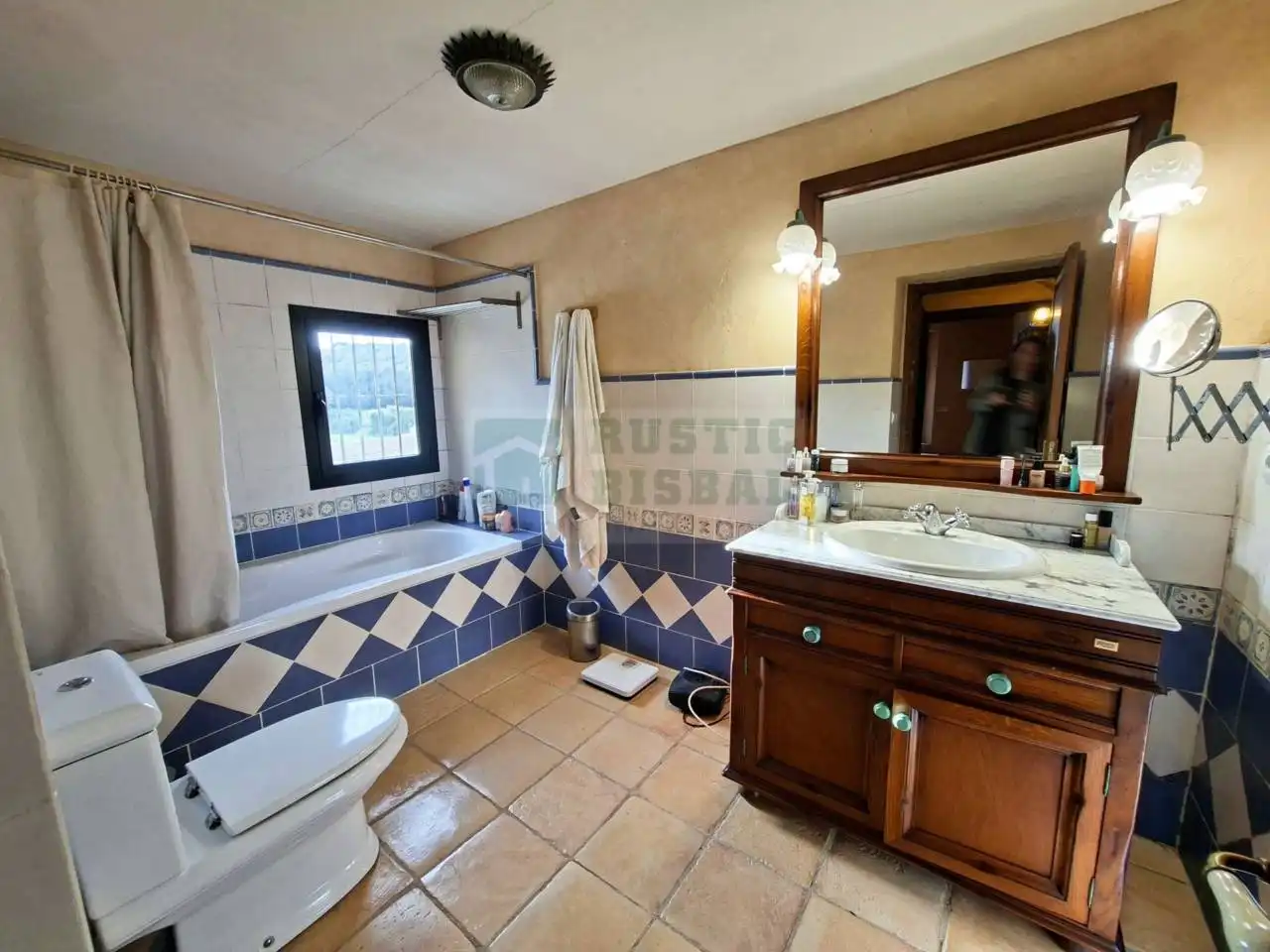 Baño de Finca rústica en venta en Corçà con Aire acondicionado, Calefacción y Terraza