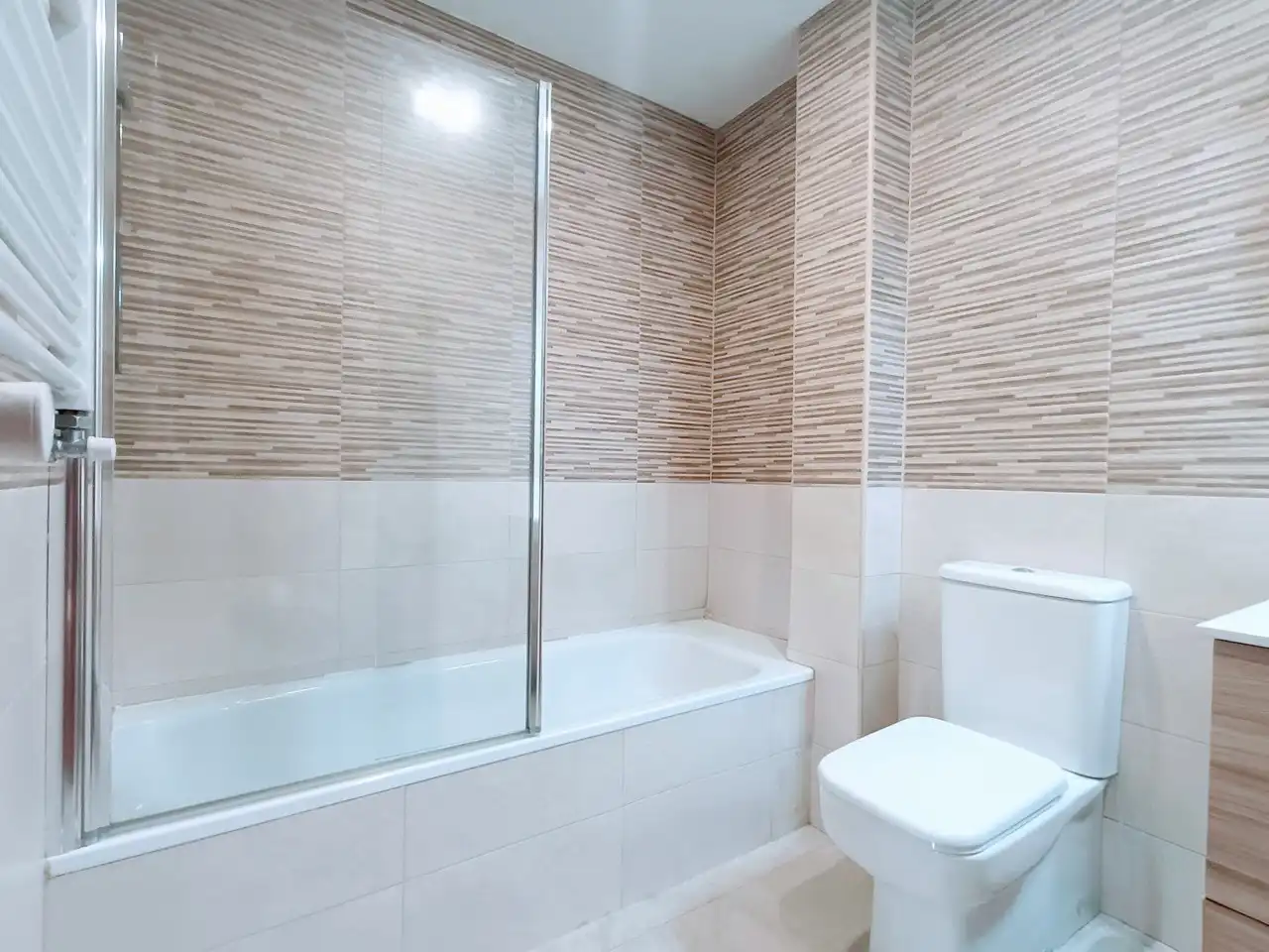 Baño de Piso de alquiler en Madrid con Aire acondicionado, Calefacción y Parquet