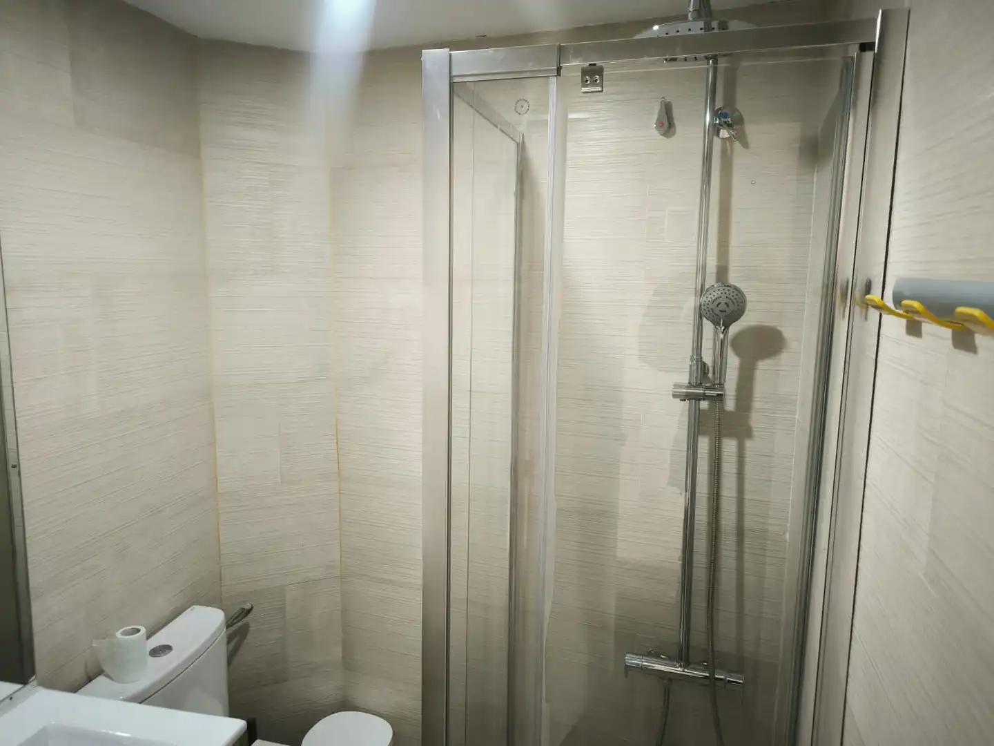Bany de Dúplex de lloguer en Madrid amb Aire condicionat, Calefacció i Parquet