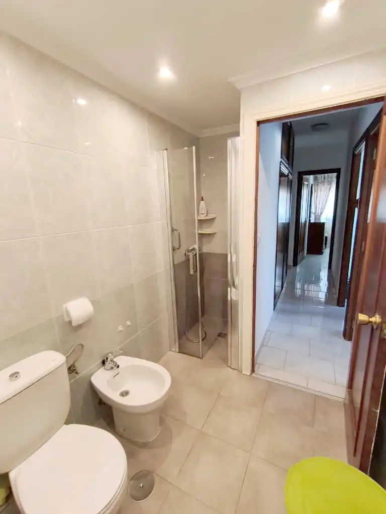 Baño de Piso en venta en Madrid con Calefacción y Terraza