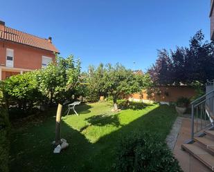 Jardí de Casa o xalet en venda en  Logroño amb Aire condicionat, Calefacció i Jardí privat
