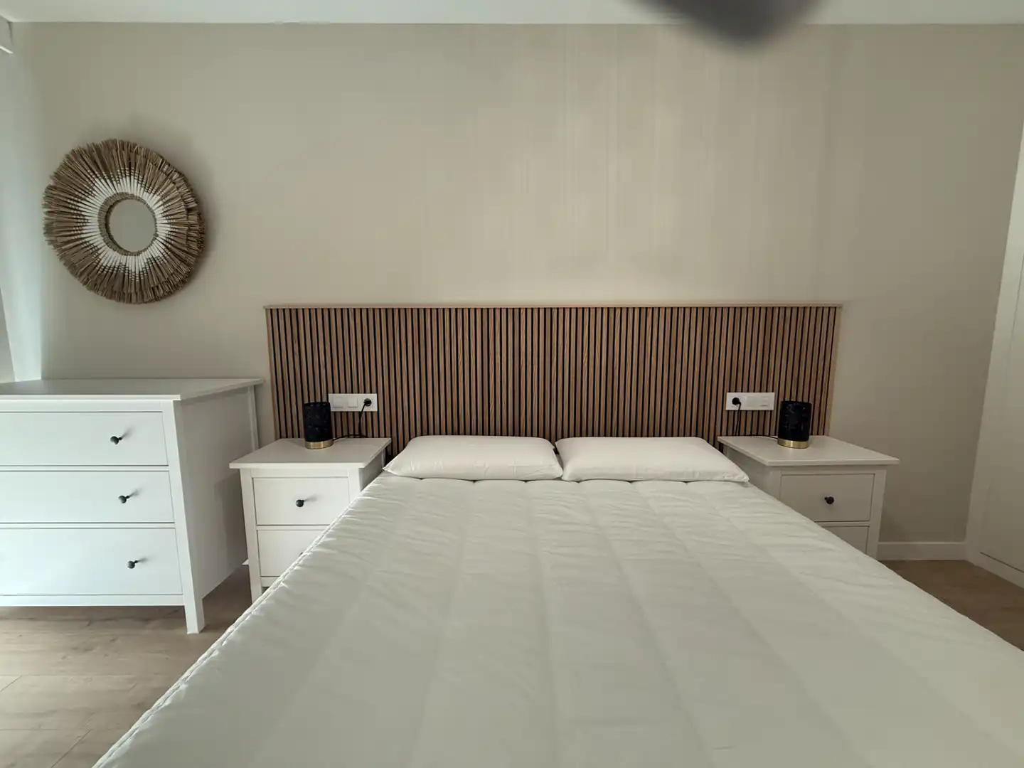Schlafzimmer von Wohnungen zur Miete in León Capital  mit Klimaanlage, Heizung und Parkett