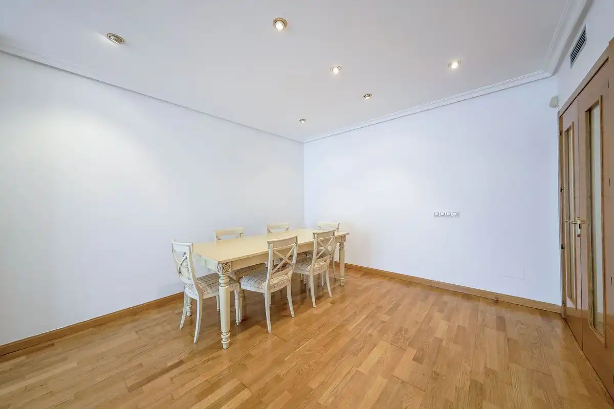 Flat with pool for sale in C. de Américo Castro, imagen 5