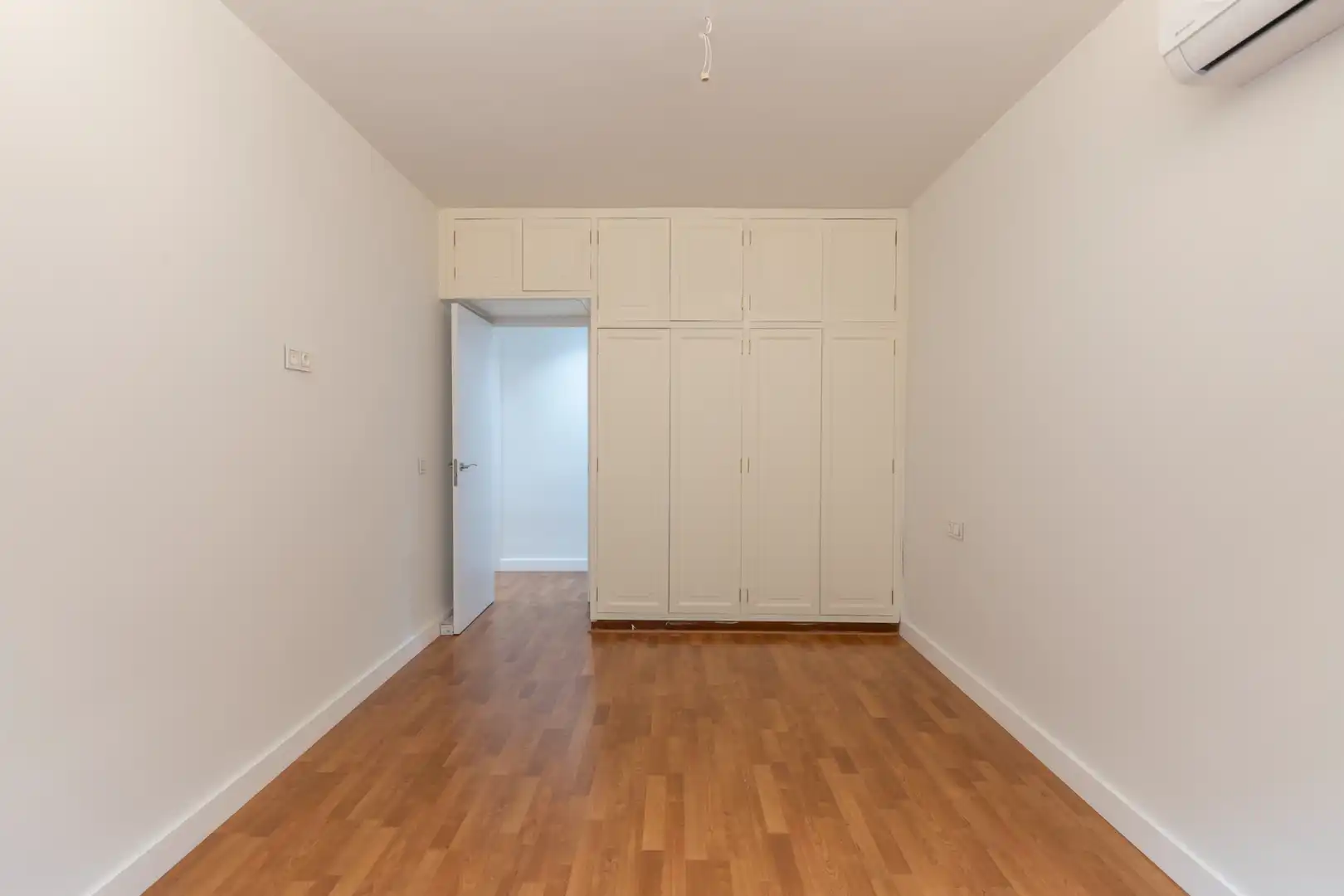 Bedroom of Flat for sale in Granada  with Air Conditioner, Heating and Parquet flooring