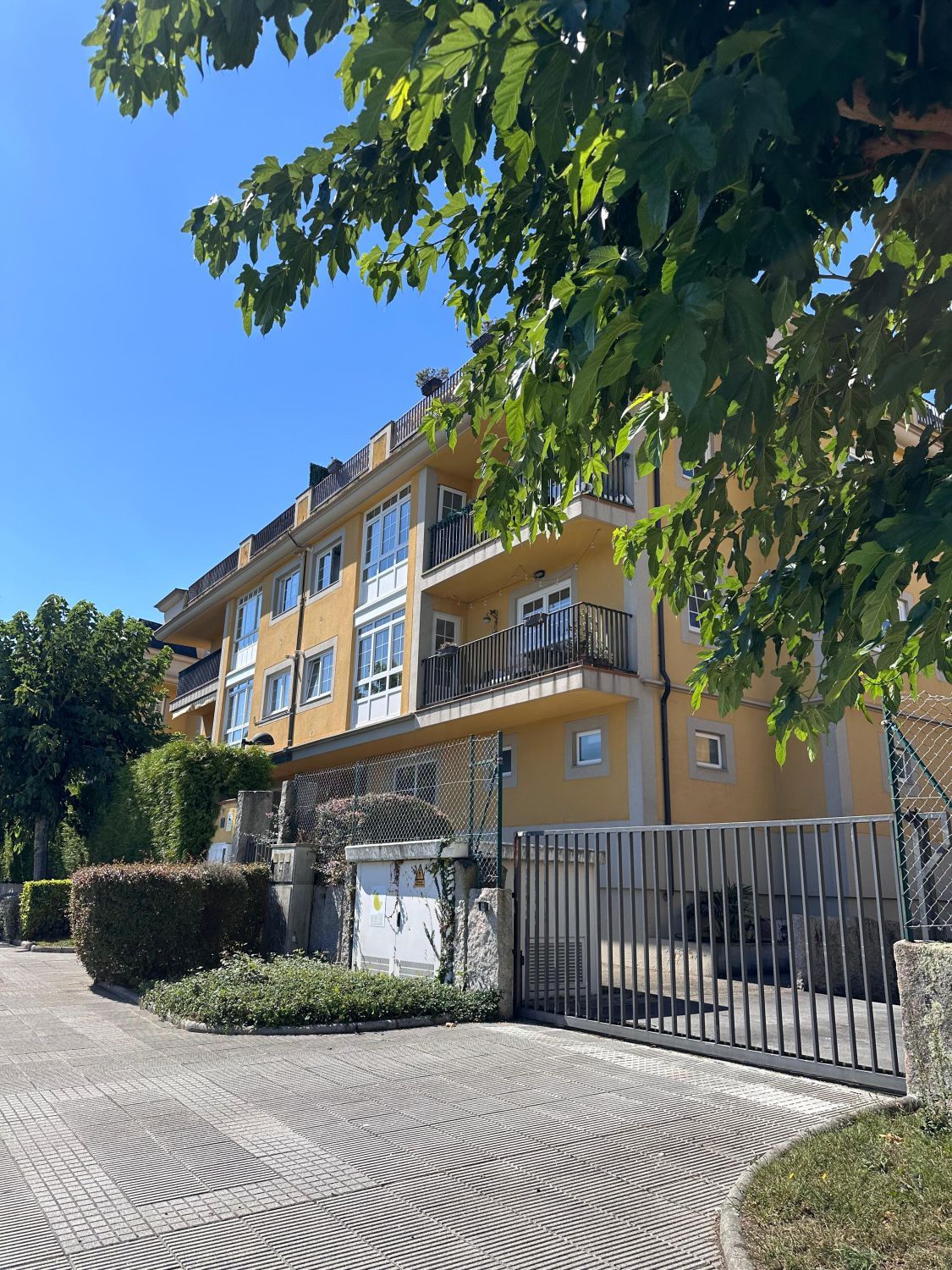 Vista exterior de Piso en venta en A Coruña Capital  con Calefacción, Parquet y Terraza