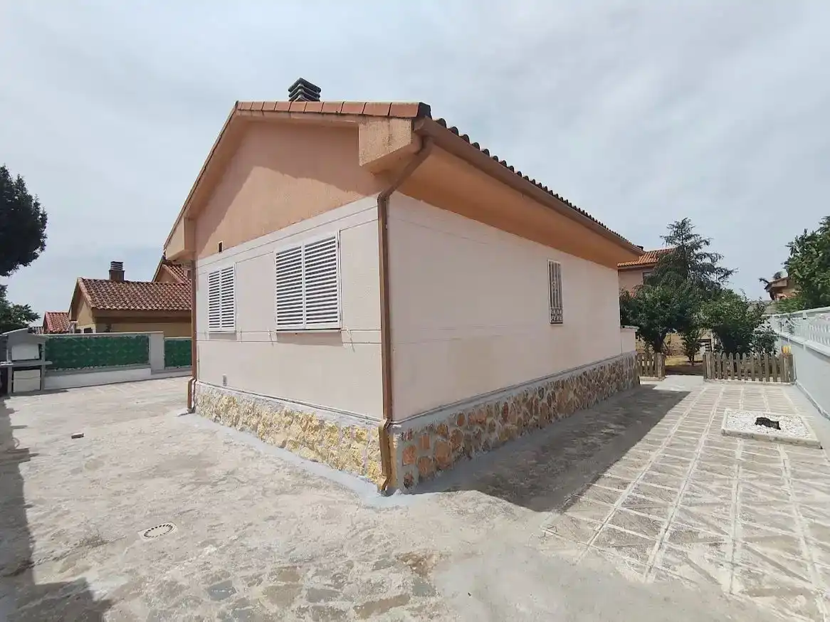 Vista exterior de Piso en venta en Loranca de Tajuña, Guadalajara