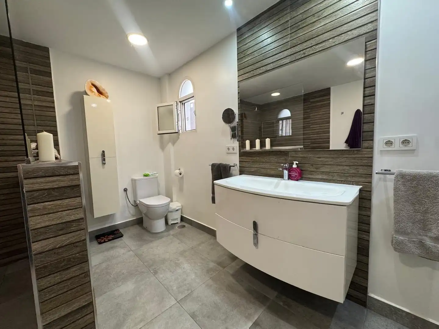 Baño de Piso en venta en Alicante / Alacant con Aire acondicionado, Calefacción y Terraza