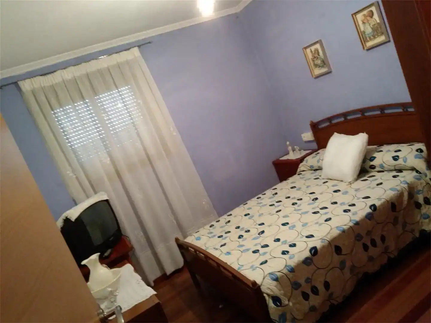 Dormitori de Casa o xalet en venda en Villagatón amb Jardí privat, Traster i Moblat