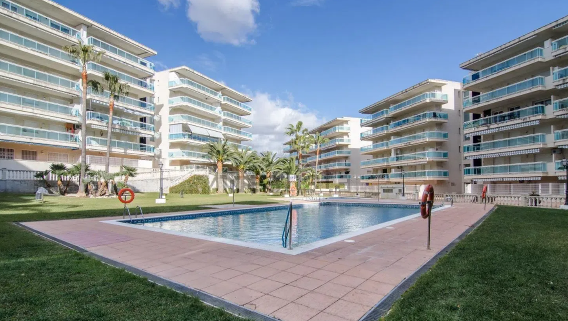 Piscina de Apartamento en venta en Salou con Aire acondicionado, Calefacción y Terraza
