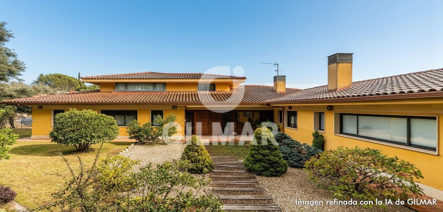 Exterior view of House or chalet for sale in Las Rozas de Madrid  with Air Conditioner, Heating and Private garden