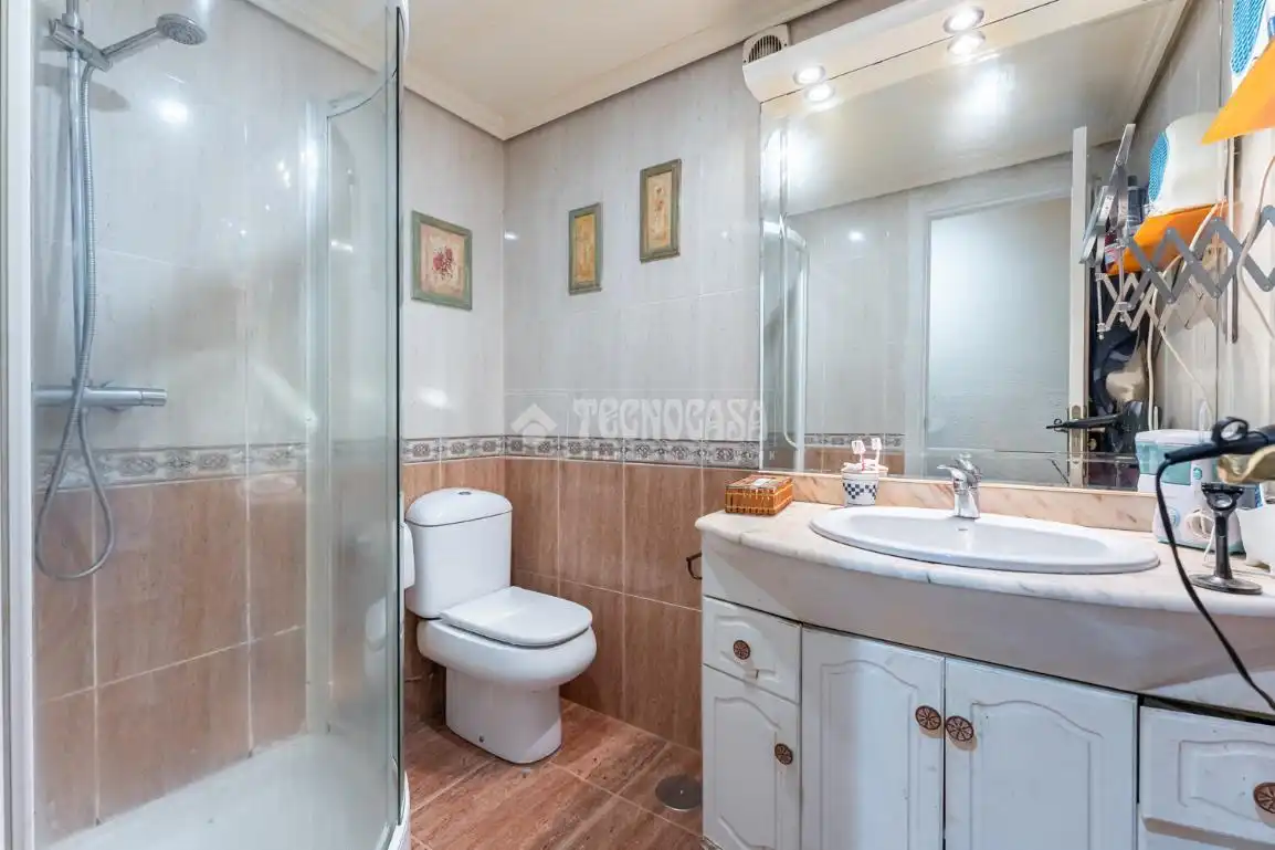 Baño de Piso en venta en Madrid con Aire acondicionado y Calefacción