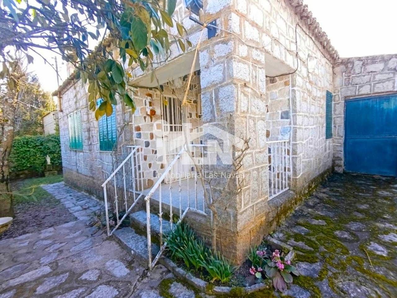 Vista exterior de Casa o xalet en venda en Herradón de Pinares amb Calefacció, Jardí privat i Terrassa