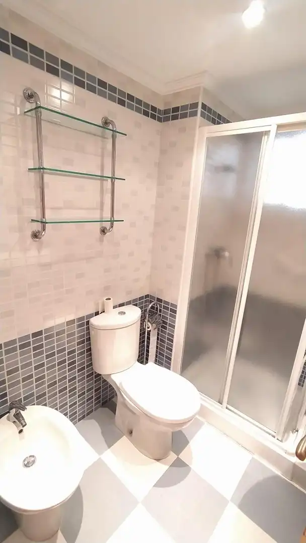 Bany de Pis en venda en Málaga amb Aire condicionat, Jardí privat i Terrassa