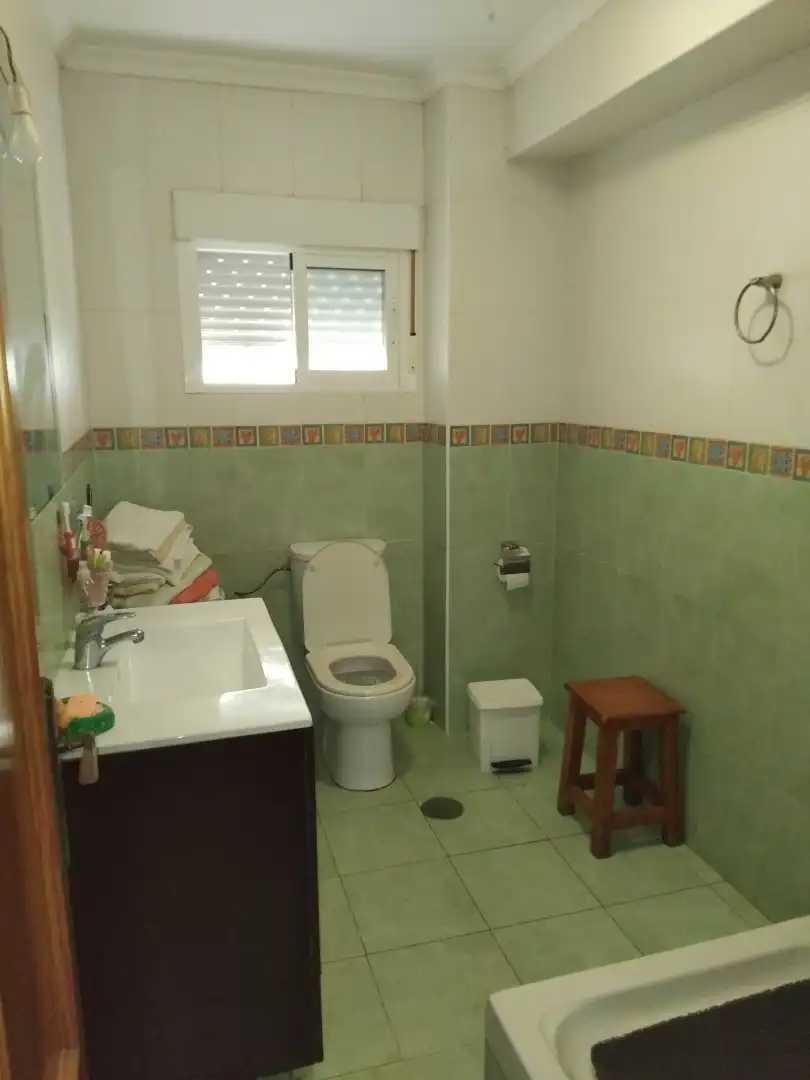 Bathroom of Flat for sale in Algeciras  with Air Conditioner, Heating and Furnished