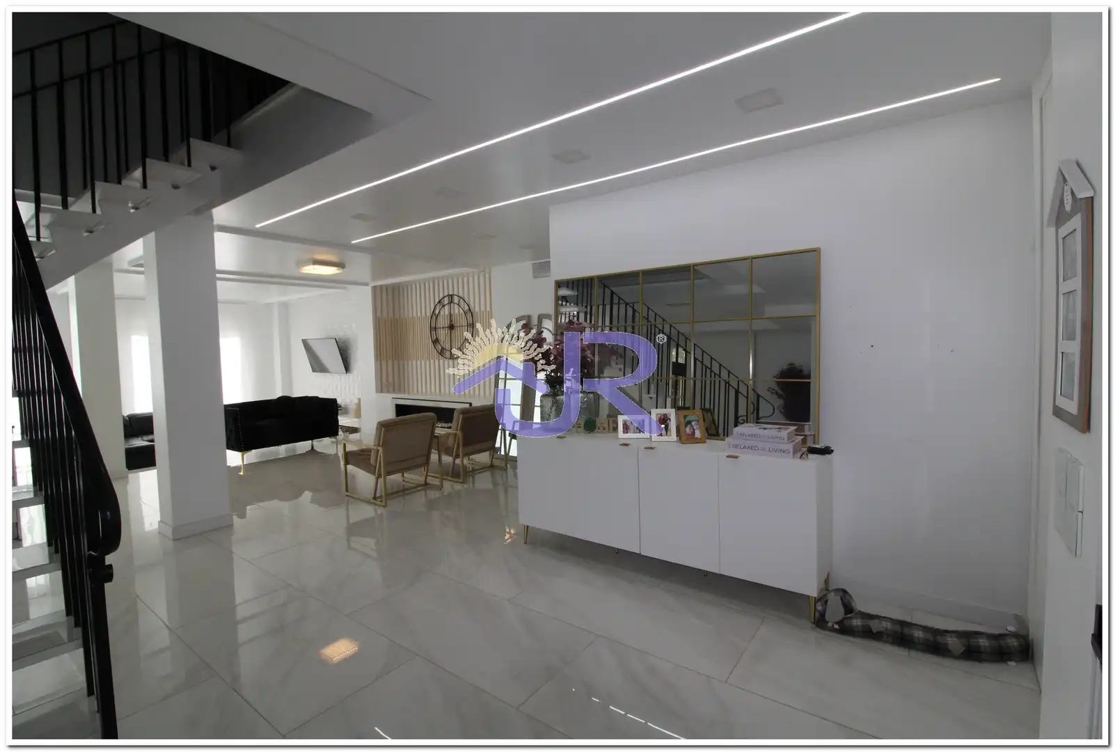 Living room of Houses for sale in Paracuellos de Jarama  with Air Conditioner, Private garden and Swimming Pool