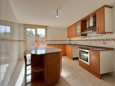 Flat with pool to rent in Carrer de Ventura Gassol 4