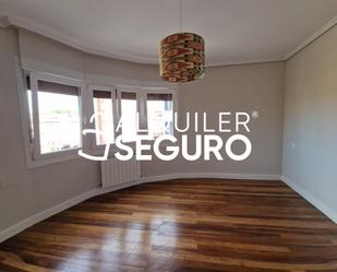 Dormitori de Pis de lloguer en Barakaldo  amb Calefacció