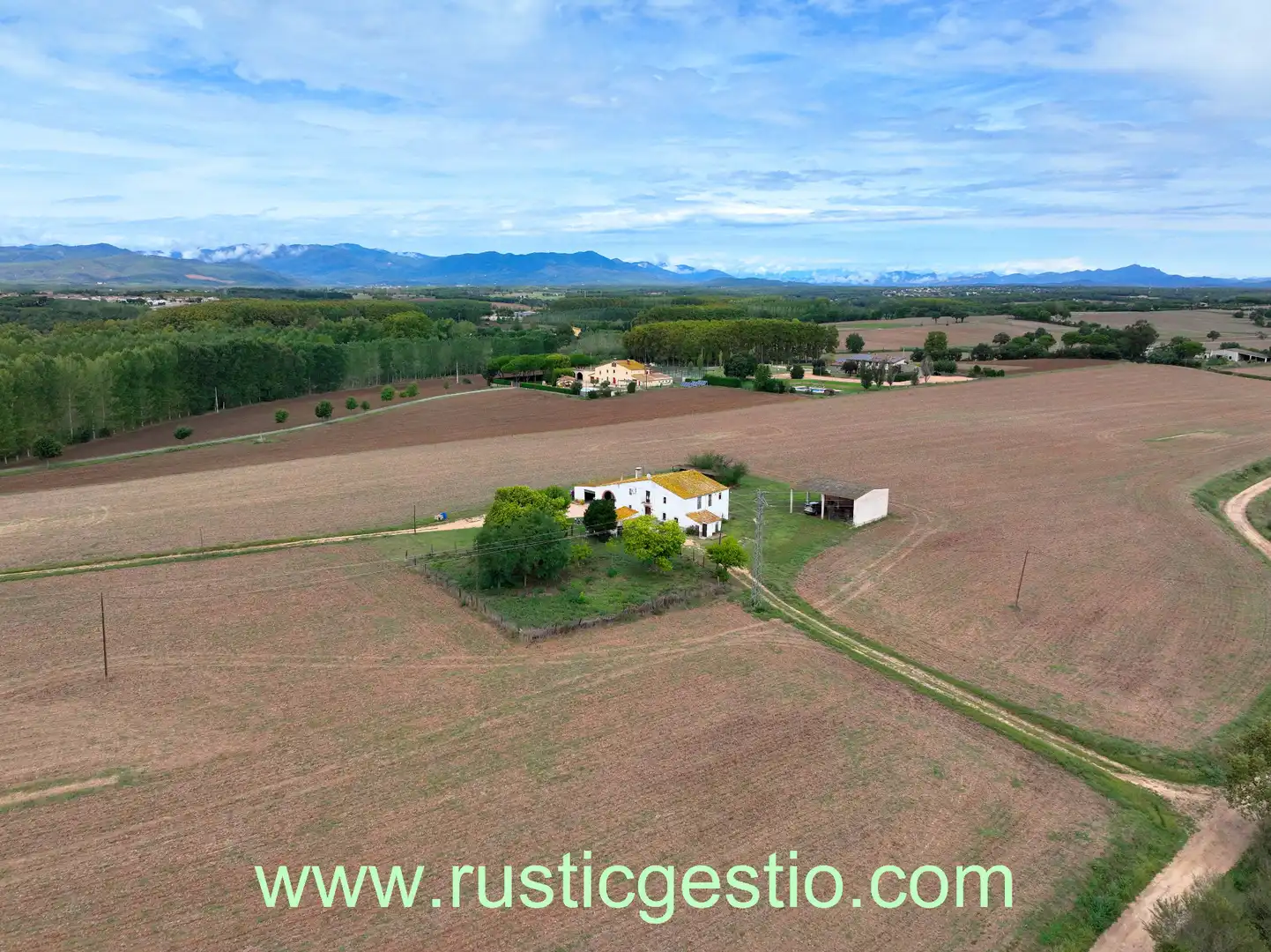 Country house zum Verkauf in Sils mit Klimaanlage, Heizung und Privatgarten