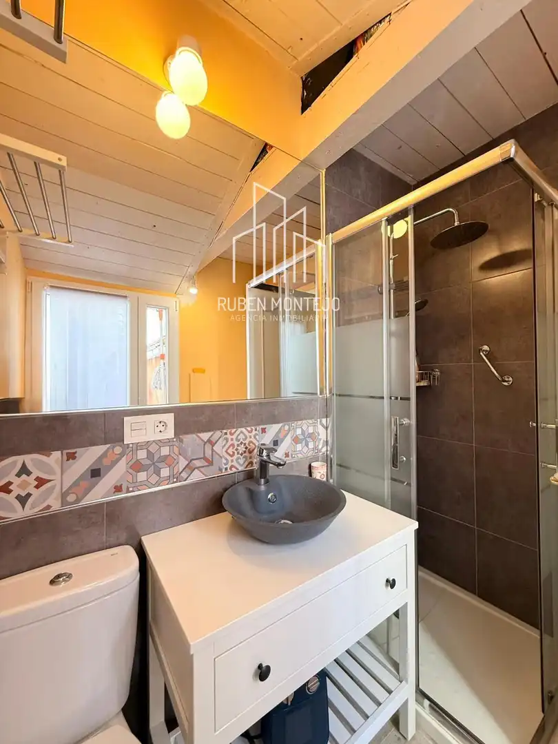 Bathroom of Attic for rent in Salamanca  with Air Conditioner, Heating and Terrace
