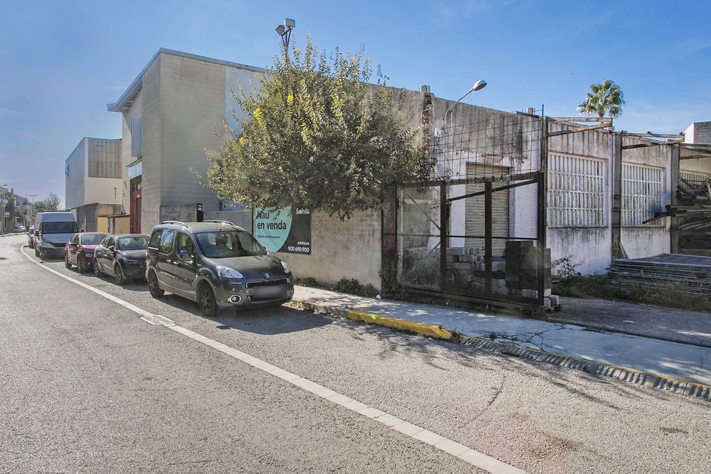 Exterior view of Industrial buildings for sale in Vilanova i la Geltrú