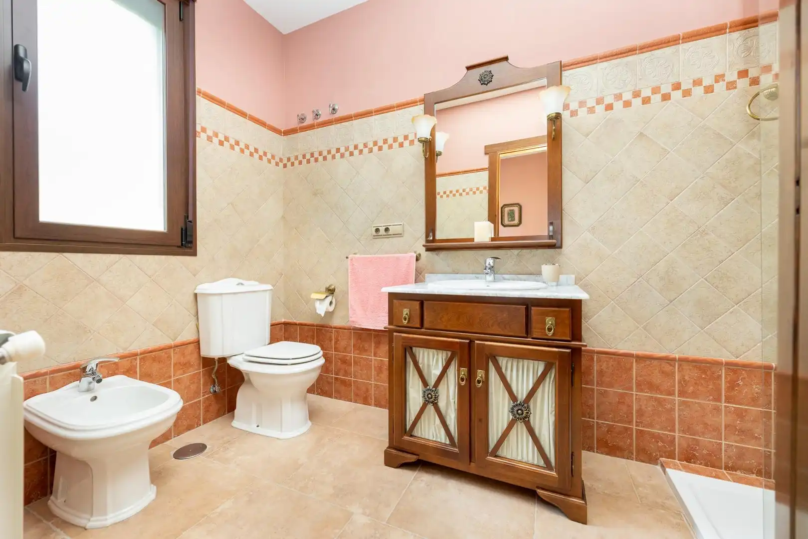 Bathroom of Houses for sale in Colomera  with Heating, Terrace and Storage room