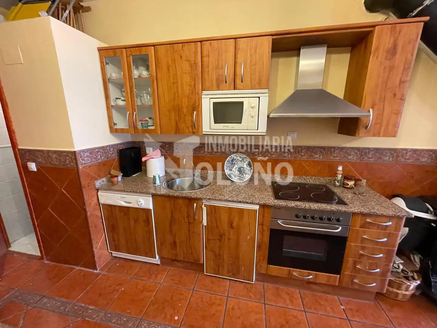 Cuina de Local en venda en Castañares de Rioja amb Moblat