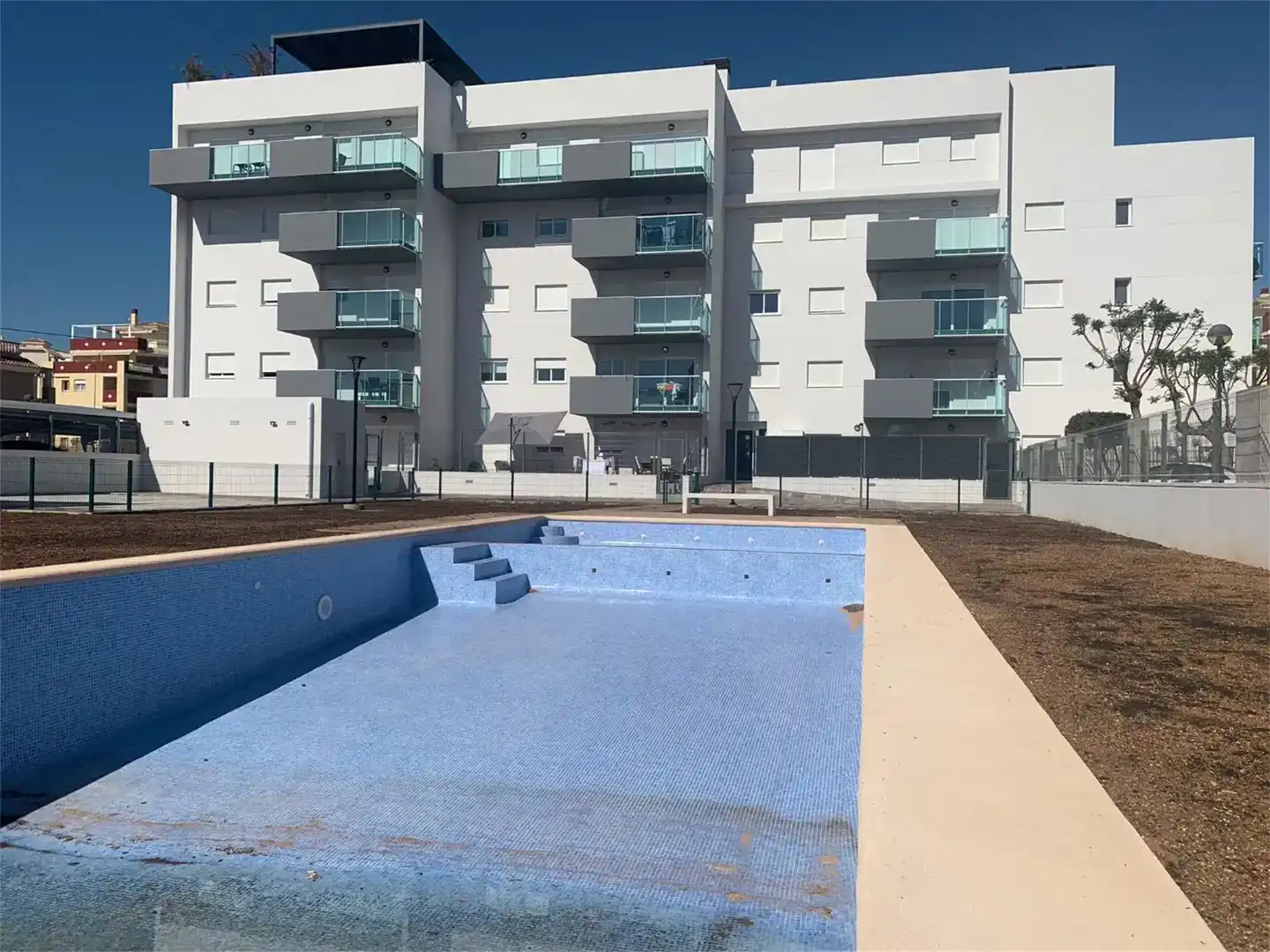 Piscina de Pis de lloguer en Dénia amb Aire condicionat, Jardí privat i Traster
